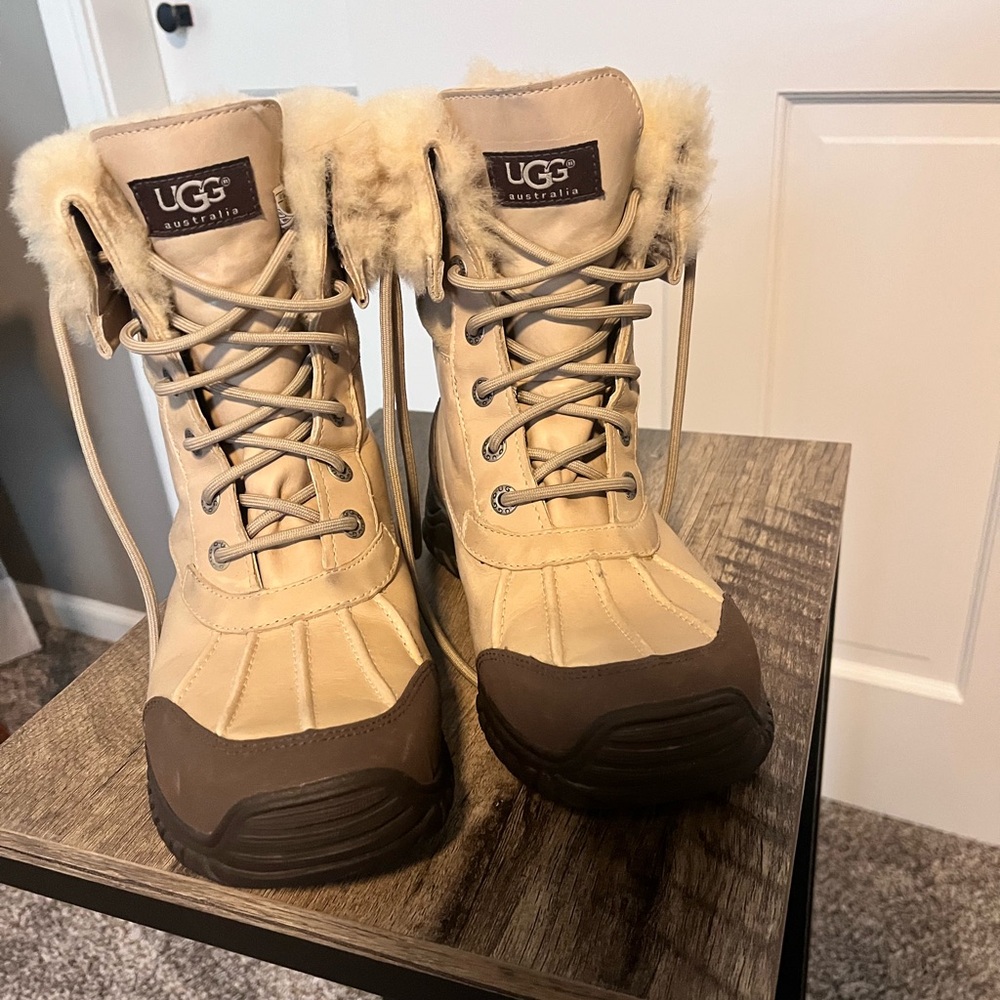 UGG Adirondack Boots women's Size 8
